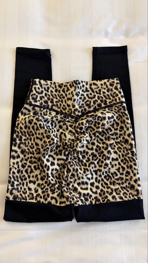Leopard Print and Black Athletic Leggings (Category: Activewear) located in Manila. Submitted by letmeclean (Listing ID 1470668634, Image 1). Description: - Style: Leopard print top half with solid black legs - Fit: High waist design with a flattering ruched back seam - Details: Small metallic logo on the back waistband - Fabric: Moisture-wicking stretch material for ultimate comfort - Condition: Clean, like-new with no signs of wear - Great for 