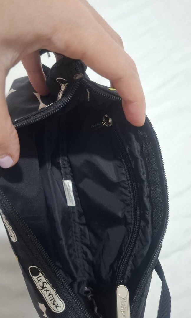 LeSportsac shoulder bag (Category: Shoulder Bags) located in Taguig. Submitted by welcome2myprelovedshop (Listing ID 1470639135, Image 2). Description: soooo cute in person. used this when I go to the beach or festival because of its nylon material and sporty design Light weight and very Spacious. my favourite shoulder bag this prints are limited..