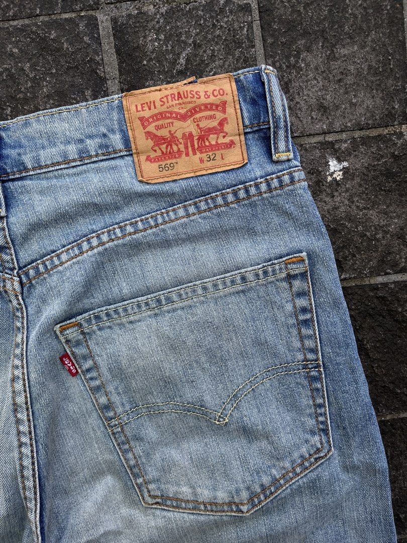 Levi Strausee & Co. Denim Short (Category: Shorts) located in San Mateo. Submitted by oldgear (Listing ID 1470559649, Image 2). Description: Levi Strausee & Co. Denim Short Size L Dimension Waist 33inch Length 23.5inch Leg opening 10.5inch Good Condition No issue 9/10 Dm for more details Gcash payment Payment first Via J&T/Lalamove delivery .