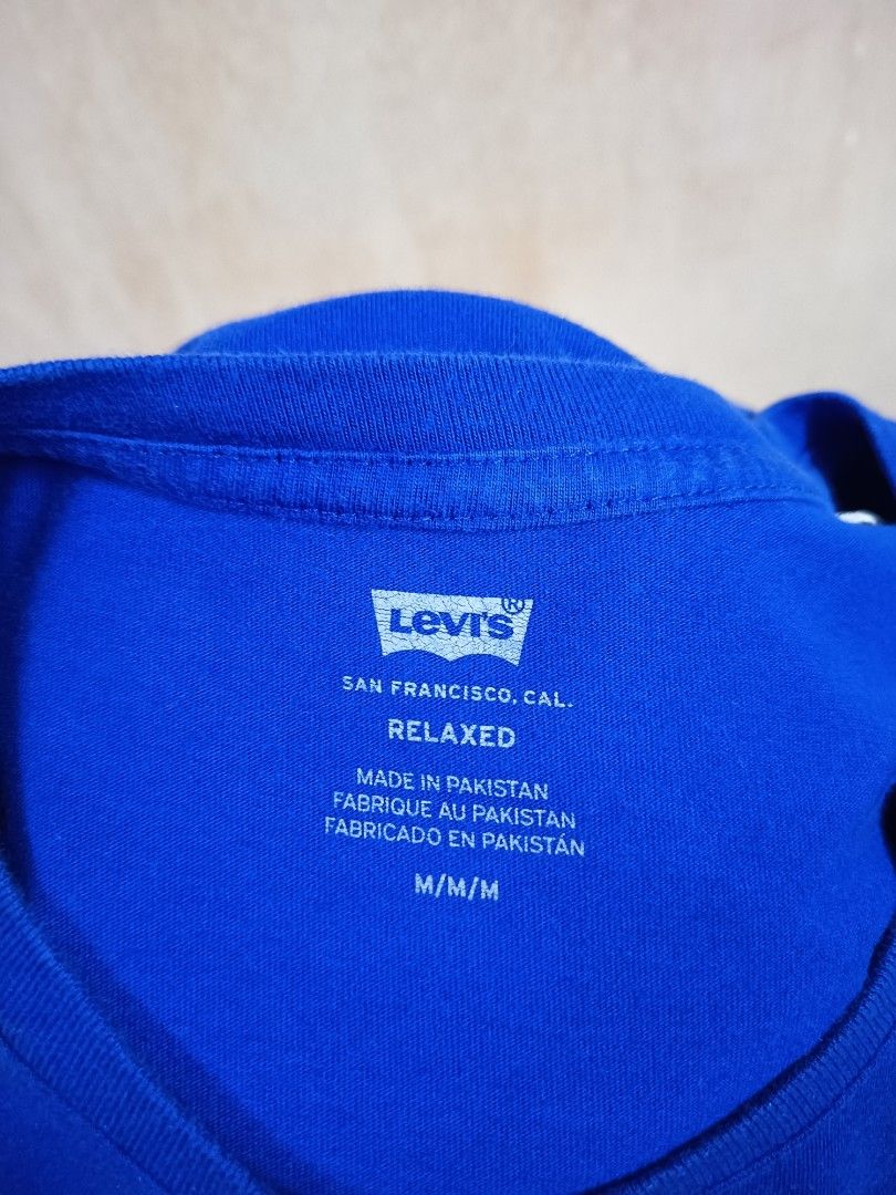 LEVIS (Category: Tshirts & Polo Shirts) located in Kota Bharu. Submitted by bundle_aiman (Listing ID 1470600310, Image 3). Description: CONDITION ADA SEDIKIT PUTIH2 LAIN2 CUN, RUJUK PADA GAMBAR.