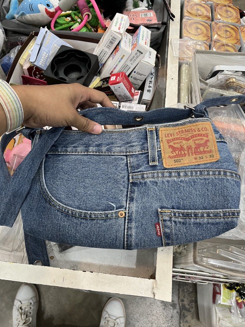 Levi’s 502 Reworked Shoulder Bag (Category: Shoulder Bags) located in Adams. Submitted by princess.maggie (Listing ID 1470674688, Image 1). Description: - good as new - brand new condition.