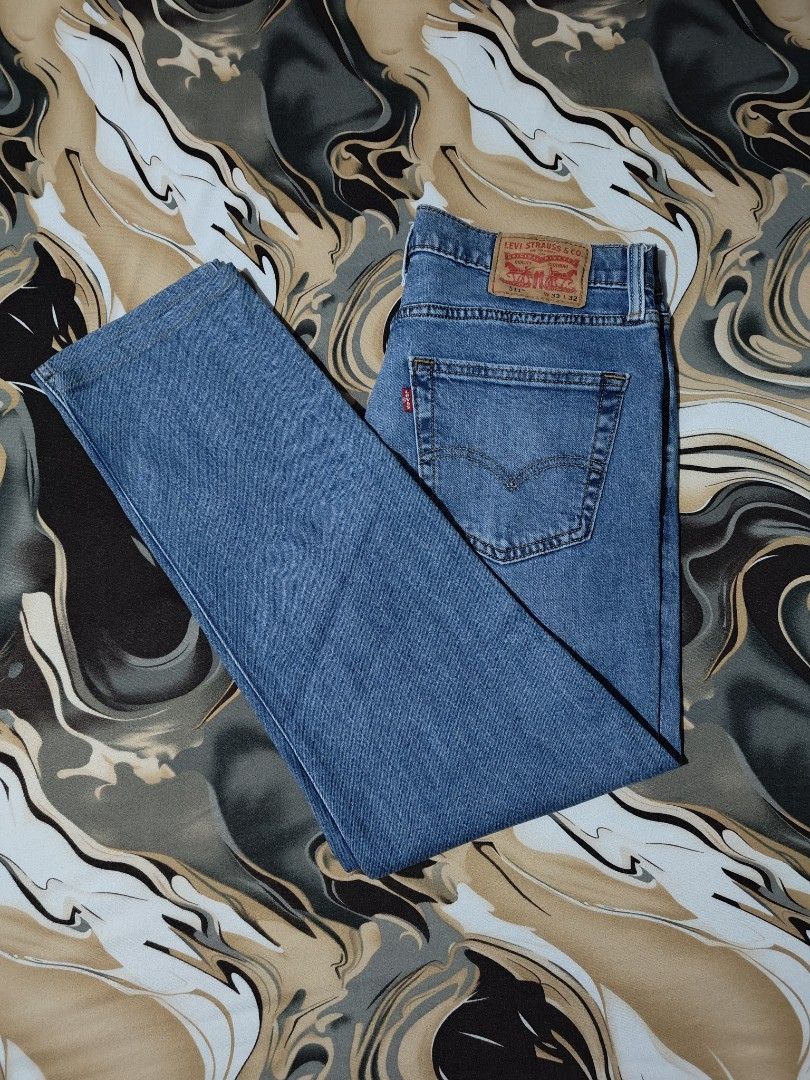 Levis 511 Jeans 33W (Category: Jeans) located in Quezon City. Submitted by bukodtangi.ph_ (Listing ID 1470658600, Image 3). Description: Levis 511 Light Washed Jeans Lightly used (Very Good Condition) Size: (33X32W, 40L) Price: 1399 pesos nego for sure buyers! offer up Can Ship Nationwide via Jnt Express, lalamove around metro manila Willing to do Meetups locally! (around Tomas Morato only) Will Send more pictures upon request! Please DM us if in