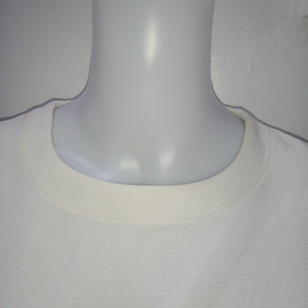 Levi's Balloon Sleeves (Category: Blouses) located in Manila. Submitted by shoekendi (Listing ID 1470739990, Image 2). Description: looks new.