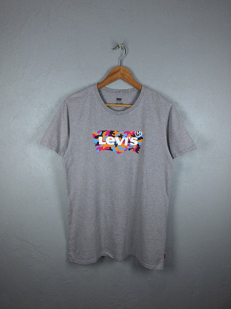 Levi's Camou Batwing Shirt (Category: Tshirts & Polo Shirts ) located in Sibulan. Submitted by studioxano (Listing ID 1470640026, Image 1). Description: Levi's Camou Batwing Shirt -P650 + SF Size M lengrh 28.5 / Width 20 Excellent condi 9.5/10 color rate no issue Loc: Dumaguete City.