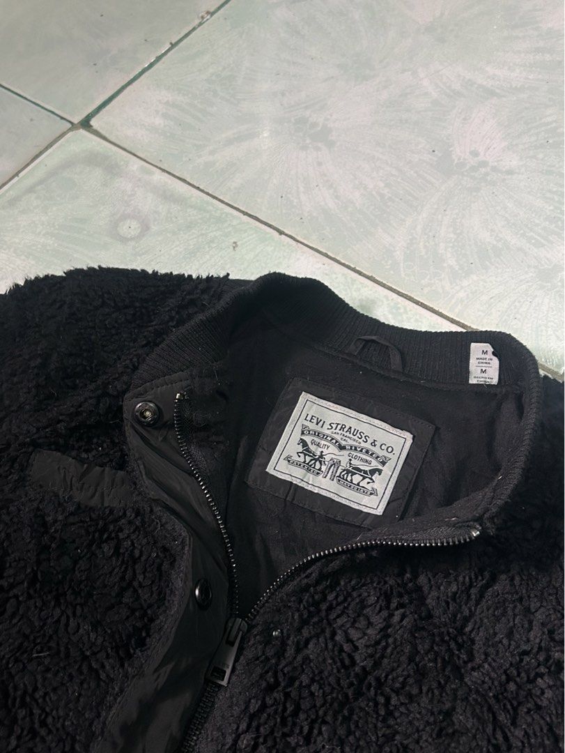 LEVIS FLEECE BLACK JACKET ONLY (Category: Others Tops) located in Dasmarinas. Submitted by dnnr3rdyyyyy (Listing ID 1470696464, Image 3). Description: Size Medium on tags 19 Width 23 Length Boxy type Jacket All goods Zippers Authentic\Legit .