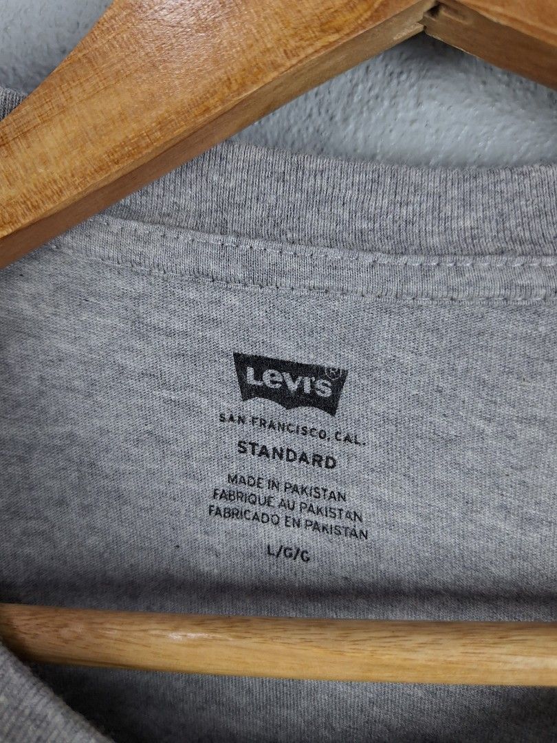 Levi's Graphic Standard Gray T-Shirt (Category: Tshirts & Polo Shirts ) located in Sibulan. Submitted by studioxano (Listing ID 1470638874, Image 2). Description: Levi's Graphic Standard Gray T-Shirt -P650 + SF Size L length 29 / Width 22 Excellent condi 9.5/10 color rate no issue Loc: Dumaguete city.