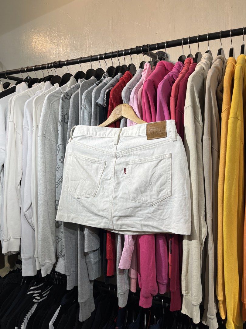 Levi’s Icon Skirt - Buttonfly (Category: Skirts) located in Lucban. Submitted by rep.rznt (Listing ID 1470673950, Image 1). Description: Dimes: 32 width, 14.5 length.