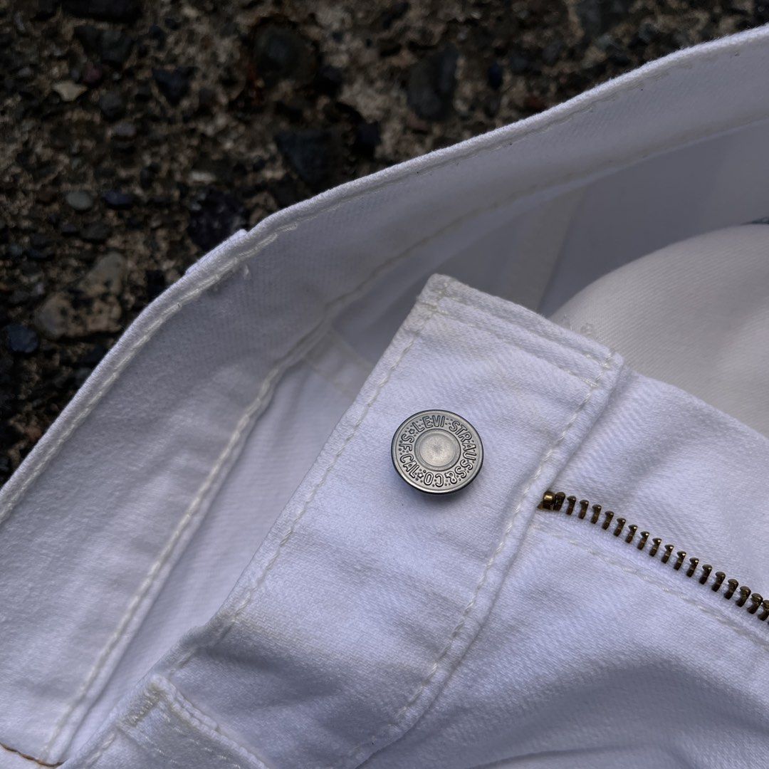 Levis Jeans 511 (Category: Jeans) located in Manila. Submitted by thrift-thrift00 (Listing ID 1470598071, Image 3). Description: Levis 511 Authentic! Actual Dimes Waist: 32" Length: 42" Excellent Condition Marikina City📍 1,499.