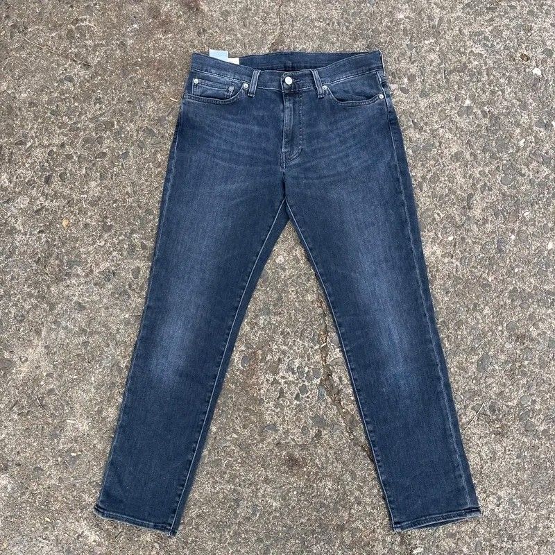Levis leather patch 511 (Category: Activewear) located in Marikina City. Submitted by veenluke (Listing ID 1470595189, Image 1). Description: Baka pwede sa inyo mga kuya Levis 511, W 33 L30 Leather Patch Dimes W- 33 L-39 Location: Marikina City -Lala move -Jnt.