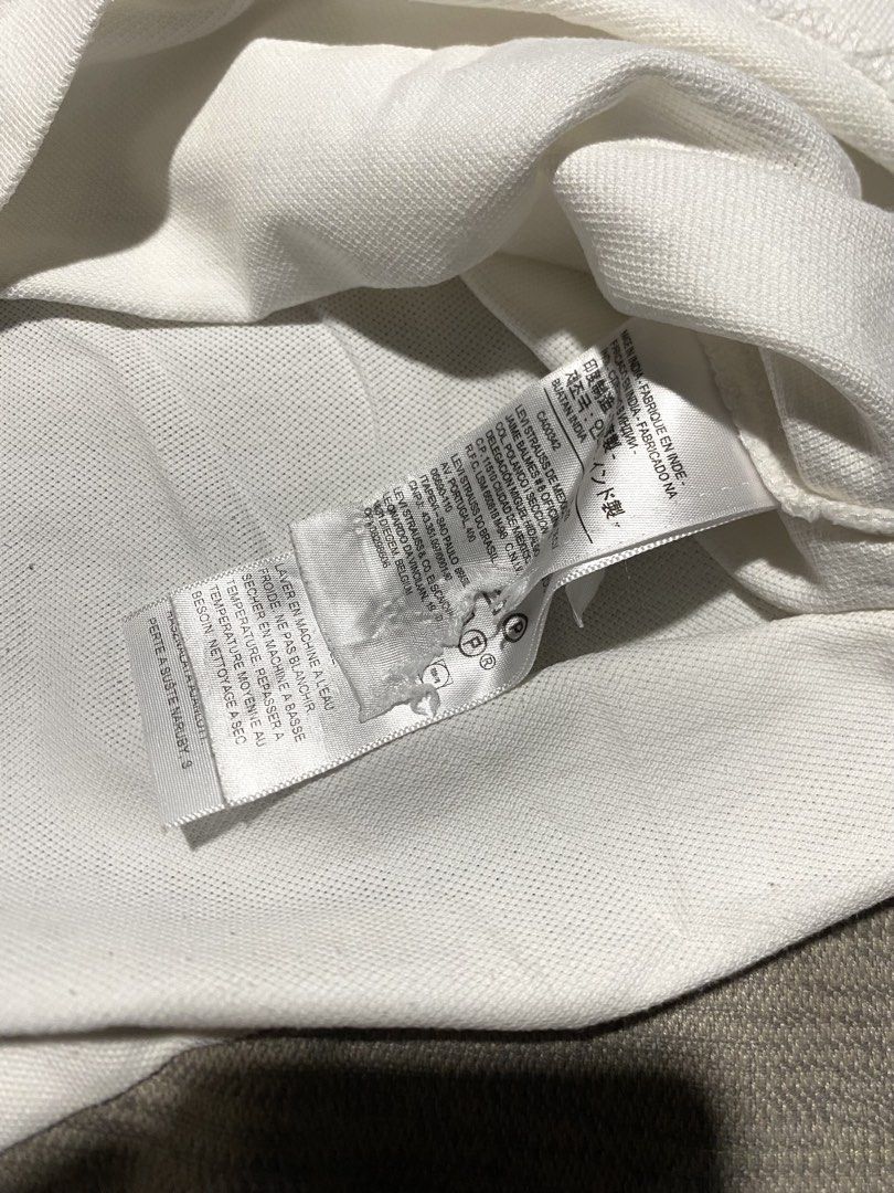 Levis Polo Shirt (Category: Tshirts & Polo Shirts ) located in Lantapan. Submitted by thriftsylz (Listing ID 1470669917, Image 3). Description: •Levis Polo •Color: White •Color Rate: 10/10 •Issue: None •Size: Small on tag(18.5x27).