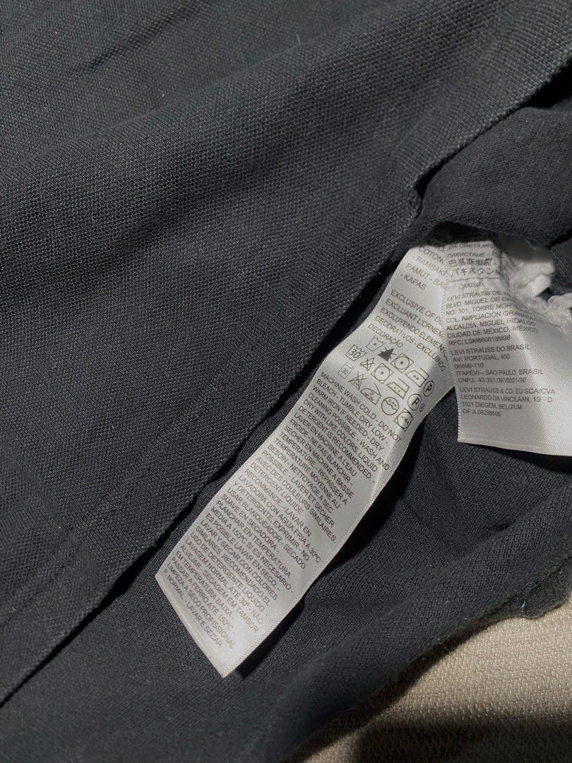 Levi’s Polo Shirt (Category: Tshirts & Polo Shirts ) located in Lantapan. Submitted by thriftsylz (Listing ID 1470670203, Image 3). Description: •Levis Polo •Color: Black •Color Rate: 8/10 •Issue: None •Size: Small on tag(18.5x27).