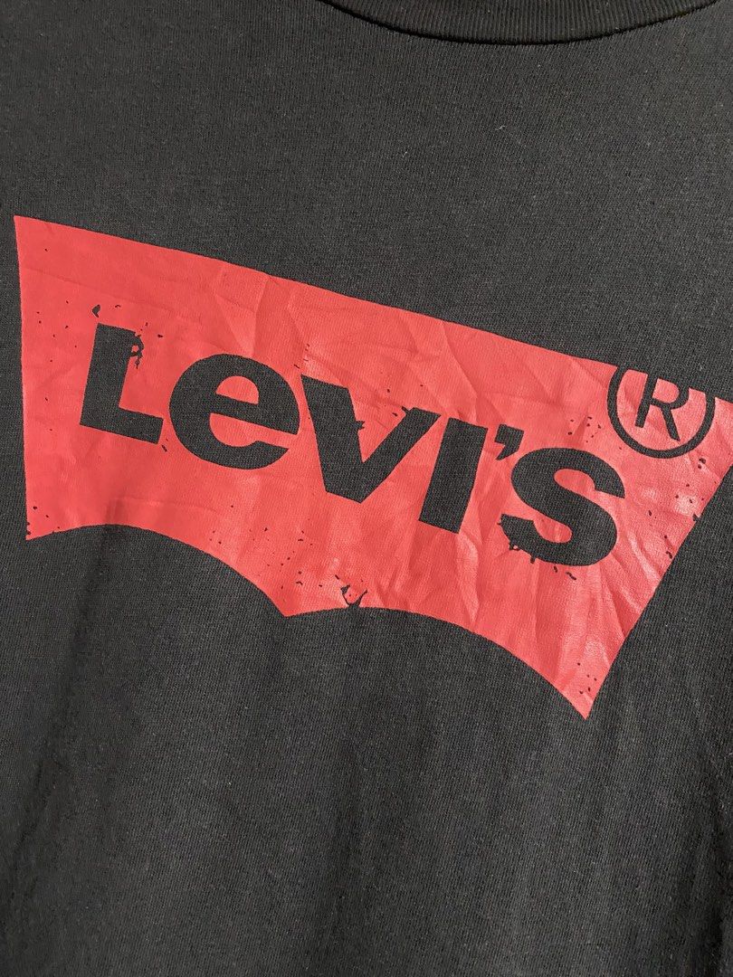 Levis Shirt (Category: Tshirts & Polo Shirts ) located in Cabuyao City. Submitted by ukaythriftshirt (Listing ID 1470675542, Image 2). Description: Levis Shirt Excellent Condition Medium on tag fit to large Dimes 21-27 Color rate 8.5/10 issue need wash and may unting himulmol na parang balahibo na removable - 280.
