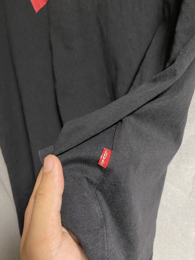 Levis Shirt (Category: Tshirts & Polo Shirts ) located in Cabuyao City. Submitted by ukaythriftshirt (Listing ID 1470675542, Image 3). Description: Levis Shirt Excellent Condition Medium on tag fit to large Dimes 21-27 Color rate 8.5/10 issue need wash and may unting himulmol na parang balahibo na removable - 280.