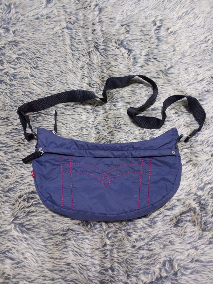 Levi's sling bag's (Category: Sling Bags) located in Manila. Submitted by pagatpatan59259 (Listing ID 1470581867, Image 1). Description: Levi's sling bag's Price: 700.