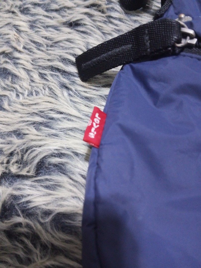 Levi's sling bag's (Category: Sling Bags) located in Manila. Submitted by pagatpatan59259 (Listing ID 1470581867, Image 3). Description: Levi's sling bag's Price: 700.