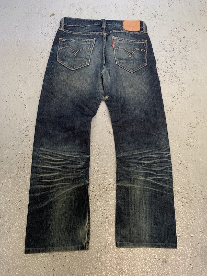 Levis washed (Category: Jeans) located in Aloran. Submitted by cowskin_927 (Listing ID 1470631620, Image 2). Description: Waist32 Length 39 Hem 8.5 Price 1000.