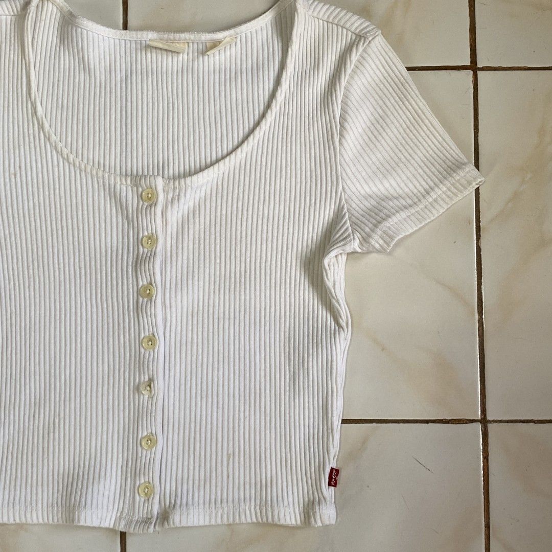 Levi's White Ribbed Button-Up Crop Top XS (Category: Shirts) located in Roxas City. Submitted by xyddvs (Listing ID 1470569195, Image 3). Description: has stains.