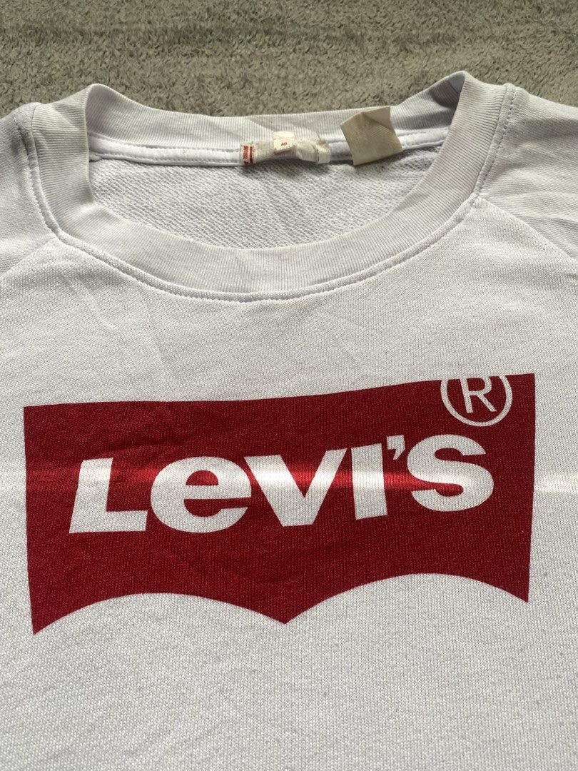 Levi’s Womens Sweatshirt (Category: Coats, Jackets and Outerwear) located in Dalaguete. Submitted by mrthrift. (Listing ID 1470562584, Image 2). Description: dimes 20x24.