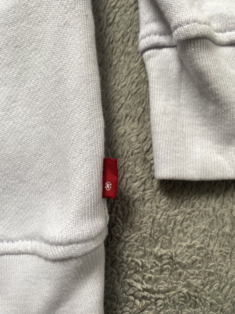 Levi’s Womens Sweatshirt (Category: Coats, Jackets and Outerwear) located in Dalaguete. Submitted by mrthrift. (Listing ID 1470562584, Image 3). Description: dimes 20x24.