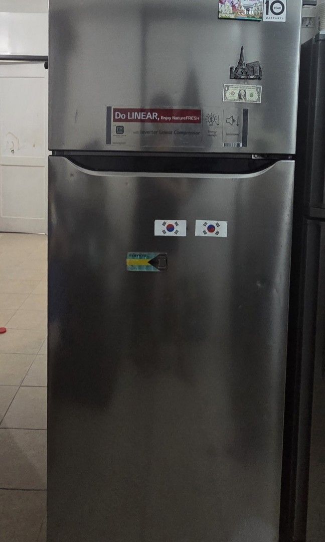 LG 11.8 cu. Ft Refrigerator (Category: Refrigerators and Freezers) located in Paranaque City. Submitted by raeezzza (Listing ID 1470606737, Image 2). Description: LG Inverter Fridge quiet compressor.