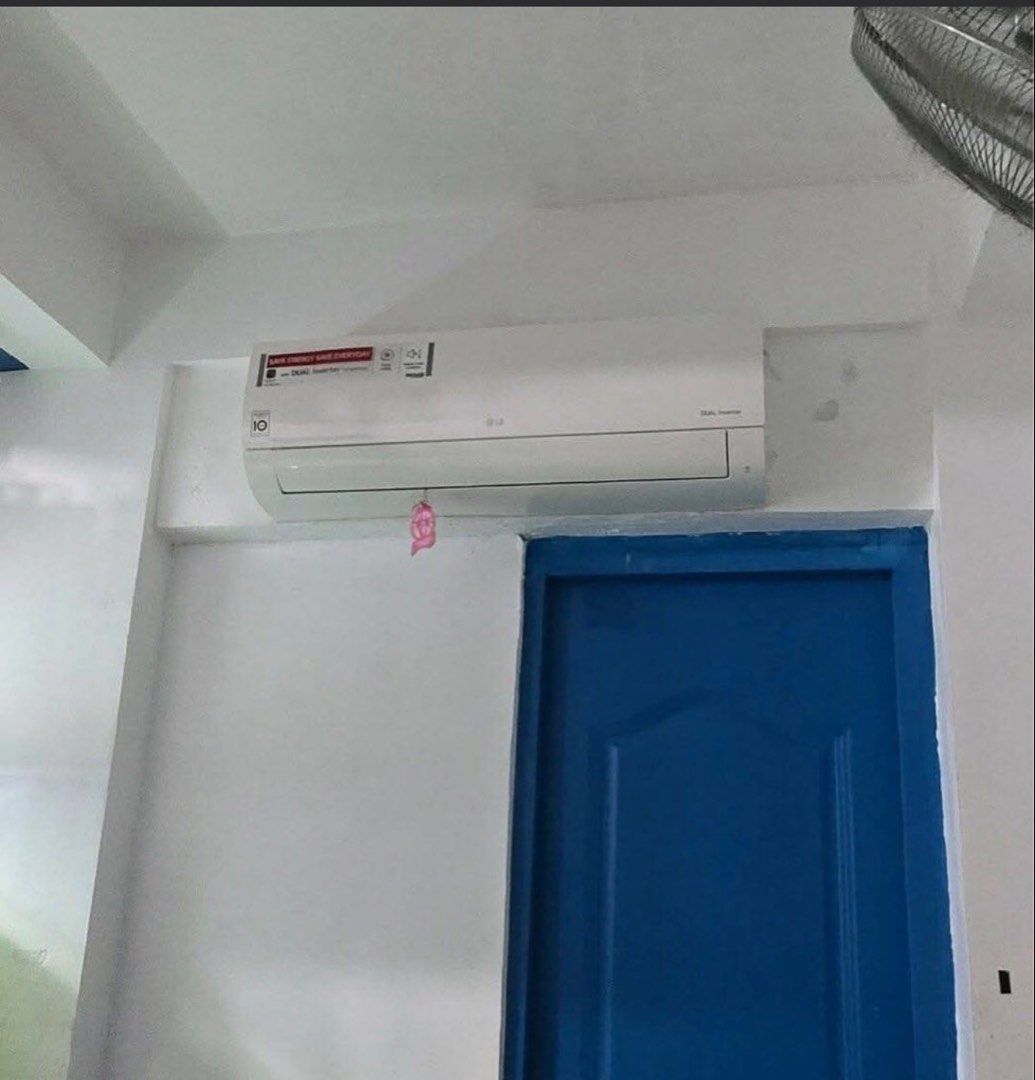 LG aircon (Category: Office & Business Technology) located in Cavite. Submitted by theluxurybyaalheebotique (Listing ID 1470571087, Image 1). Description: LG Inverter 2.5HP Yung outdoor fun yung bilog natanggal .