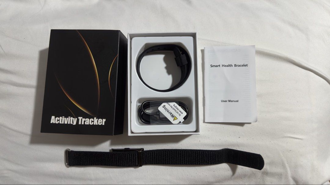 LIGE Screenless Smart Watch (Category: Wearables & Smart Watches) located in Quezon City. Submitted by outyougoph (Listing ID 1470681291, Image 1). Description: Comes with the actual batter, box, extra strap, manual, and charger..