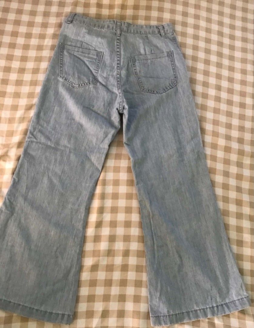 Light Blue Flare Jeans (Category: Jeans) located in Quezon City. Submitted by mysticowl.972175 (Listing ID 1470616334, Image 3). Description: - Waist: Mid-rise with button and zip fly closure - Size: S -Material: Soft denim.