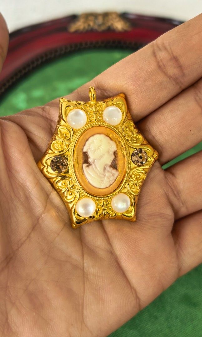 Like new Vintage style pendant (Category: Charms) located in Tuguegarao City. Submitted by zenphoenix-7ad615 (Listing ID 1470577027, Image 2). Description: Vintage Super pretty in actual Bigger than 20 pesos.