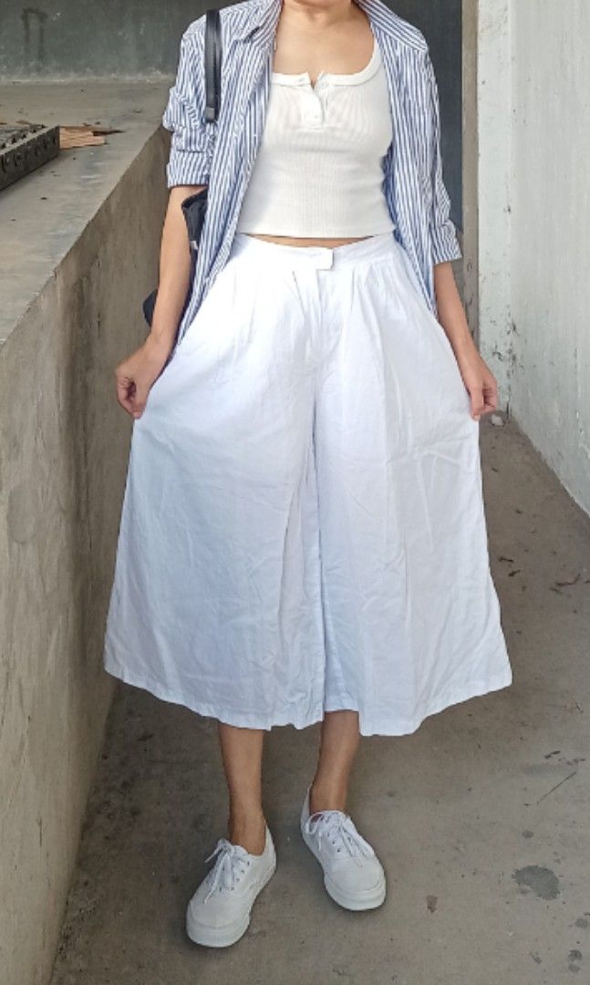 Linen white wide summer squarepants (Category: Other Bottoms) located in Davao. Submitted by kannikasok1987 (Listing ID 1470598509, Image 3). Description: Wd side pocket Waist 27-30 (garterize) L 30.5 mall quality.