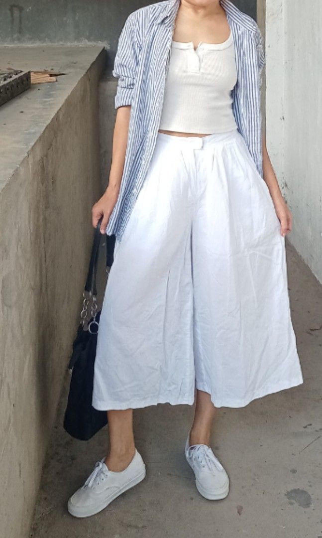 Linen white wide summer squarepants (Category: Other Bottoms) located in Davao. Submitted by kannikasok1987 (Listing ID 1470598509, Image 2). Description: Wd side pocket Waist 27-30 (garterize) L 30.5 mall quality.