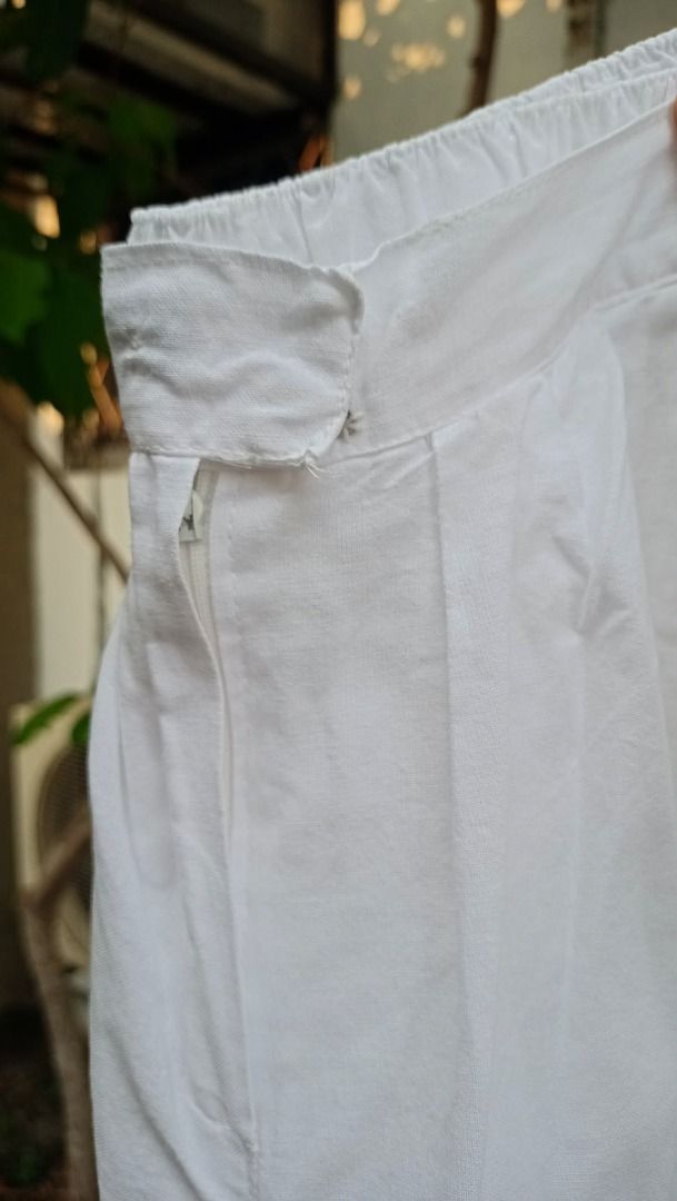 Linen white wide summer squarepants (Category: Other Bottoms) located in Davao. Submitted by irisrazona16792 (Listing ID 1470615353, Image 3). Description: Wd side pocket Waist 27-30 (garterize) L 30.5 mall quality.