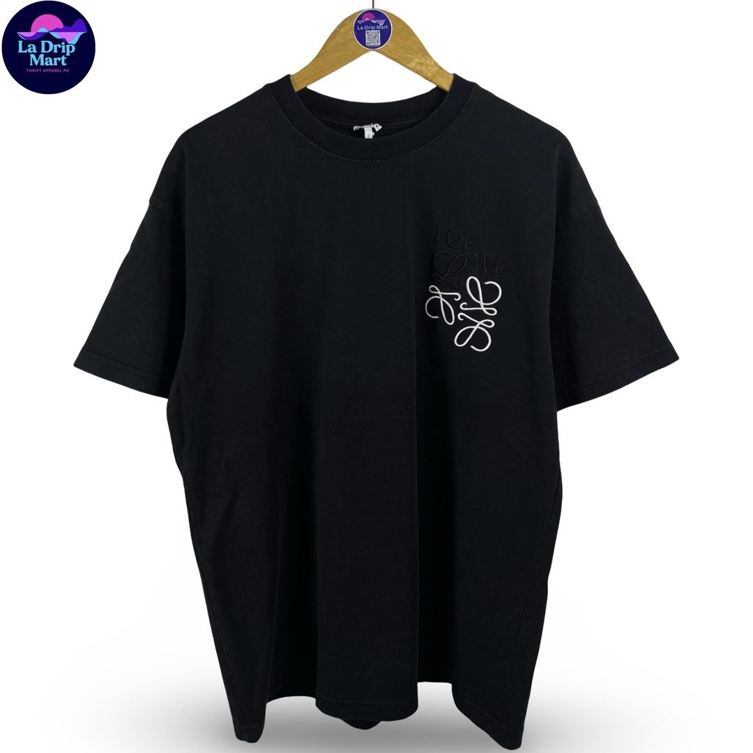 ‎“LOEWE” B/W MEGA ANAGRAM TEE (Category: Tshirts & Polo Shirts ) located in Taguig. Submitted by ldm.ph (Listing ID 1470726314, Image 1). Description: ‎(LDM-C-0270) ‎Size:ACTUAL FIT:LARGE ‎Dimensions ‎Inches width:22 ‎Inches length:28 ‎Condition: GOOD AS NEW ‎Color rate:10 ‎Flaws:❌ ‎(READY TO WEAR) .
