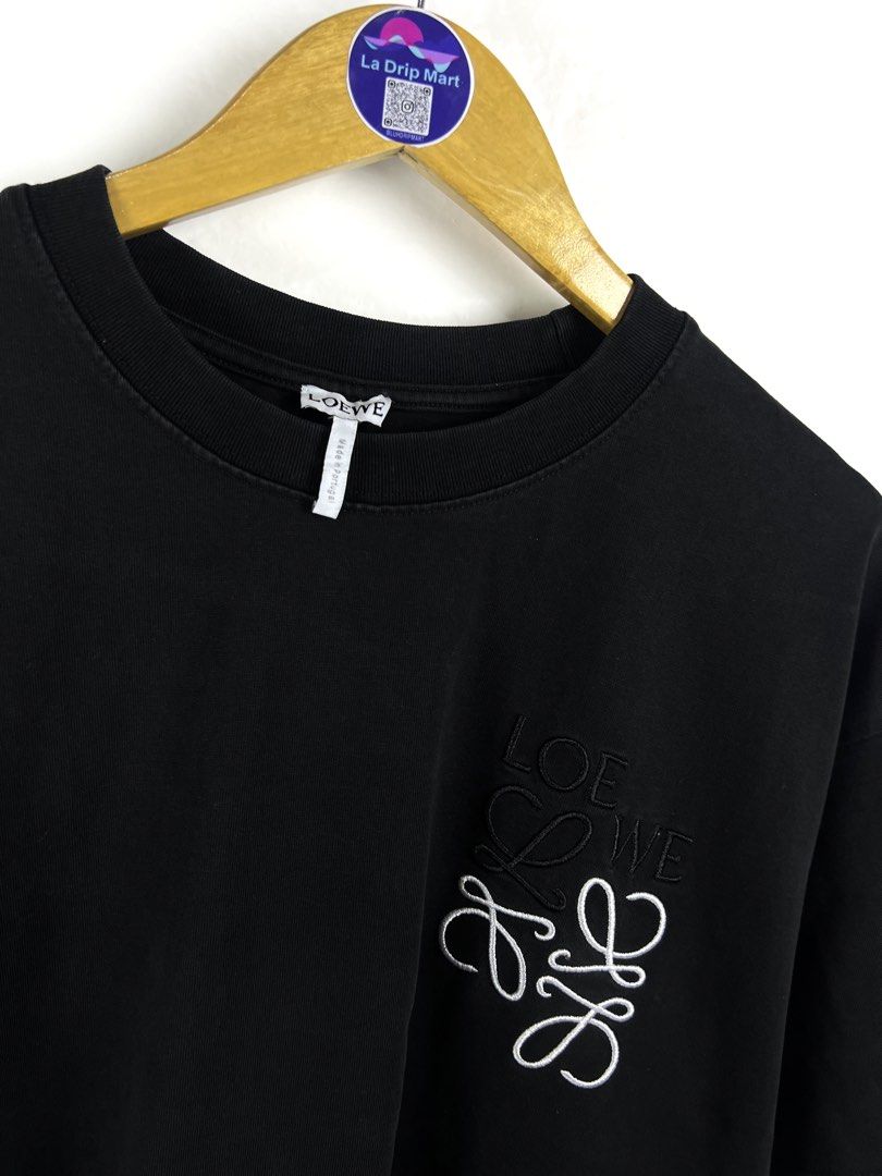 ‎“LOEWE” B/W MEGA ANAGRAM TEE (Category: Tshirts & Polo Shirts ) located in Taguig. Submitted by ldm.ph (Listing ID 1470726314, Image 3). Description: ‎(LDM-C-0270) ‎Size:ACTUAL FIT:LARGE ‎Dimensions ‎Inches width:22 ‎Inches length:28 ‎Condition: GOOD AS NEW ‎Color rate:10 ‎Flaws:❌ ‎(READY TO WEAR) .