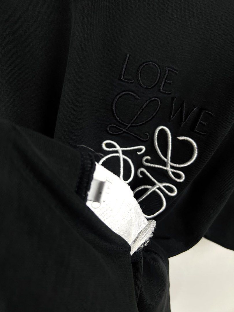 ‎“LOEWE” B/W MEGA ANAGRAM TEE (Category: Tshirts & Polo Shirts ) located in Taguig. Submitted by ldm.ph (Listing ID 1470726314, Image 2). Description: ‎(LDM-C-0270) ‎Size:ACTUAL FIT:LARGE ‎Dimensions ‎Inches width:22 ‎Inches length:28 ‎Condition: GOOD AS NEW ‎Color rate:10 ‎Flaws:❌ ‎(READY TO WEAR) .