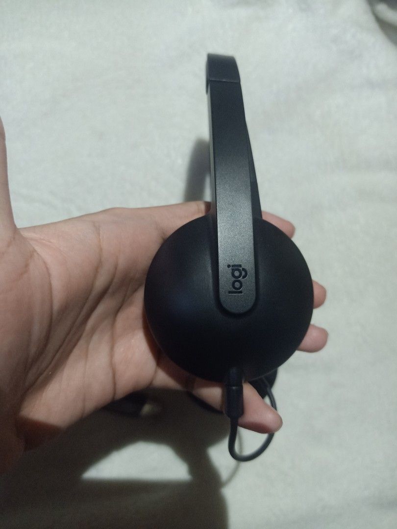 Logitech H340 USB Computer Headset (Category: Headphones & Headsets) located in Pasay City. Submitted by jomel.jay.ariate (Listing ID 1470730043, Image 3). Description: You can also message me on Facebook: Jomel Jay Ariate Brand New / Factory Sealed PRICE IS FIXED Loc: PASAY CITY BUENDIA TAFT Test as much as you want on meetup or pickup Meetup at LRT or MRT Stations Also available for Pickup or Delivery Via lalamove, Grab, etc... Buyer Books and 