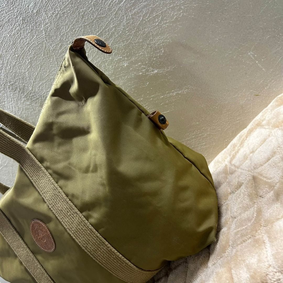 LONG CHAMP BIG SIZE TOTE BAG (Category: Tote Bags) located in Caloocan City. Submitted by j3ngsanity (Listing ID 1470575761, Image 3). Description: ISSUE : SIGN OF USAGE / 1 MIN SCRATCH.