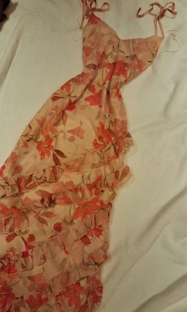 Long dress (Category: Dresses) located in Cavite. Submitted by ella_zzzzzz (Listing ID 1470595737, Image 1). Description: .