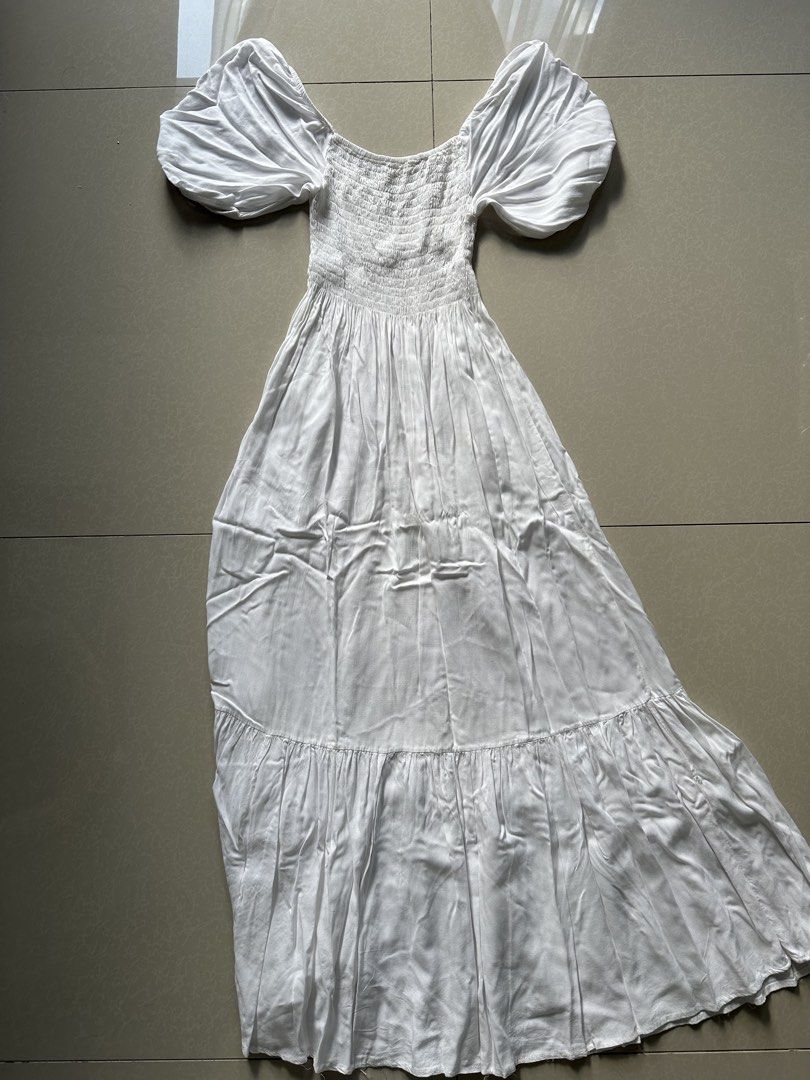 Long white dress (Category: Dresses) located in Quezon City. Submitted by byzeya (Listing ID 1470652878, Image 1). Description: ✨ Gently used and well cared for. ✨ Please manage expectations as this is a pre-loved item. 📌 Please note: • Actual color may vary slightly due to lighting. • Please check measurements before purchasing. • No return/refund once sold. 📩 DM to claim. First to pay gets the item.