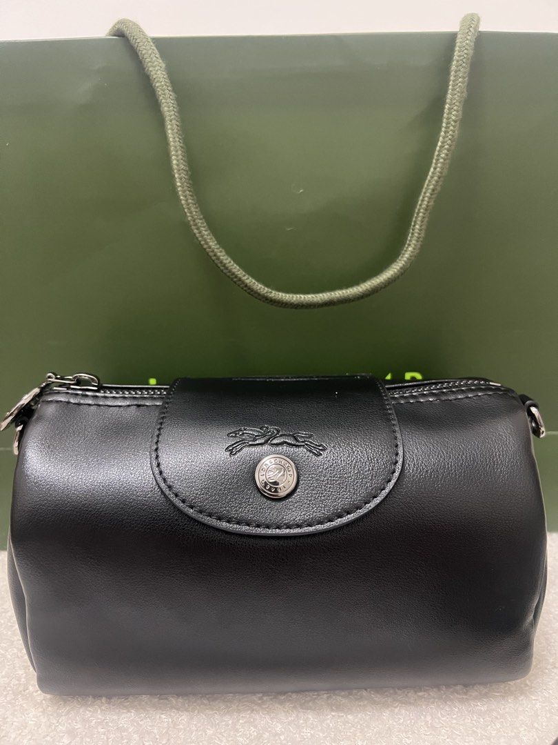 Longchamp Black Leather Crossbody Bag (Category: Cross-body Bags) located in Abulug. Submitted by jamiecammie (Listing ID 1470605308, Image 3). Description: .