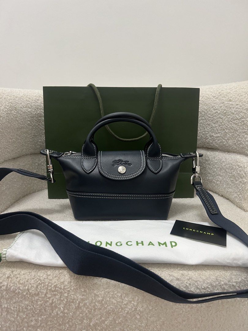Longchamp Crossbody Bag (Category: Cross-body Bags) located in Abulug. Submitted by jamiecammie (Listing ID 1470604761, Image 1). Description: Original & No issue.