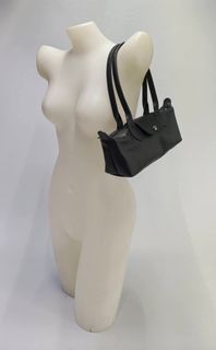 (Category: ) located in . Submitted by rnjcollections_eleganteph (Listing ID 1470600803, Image 1). Description: .
