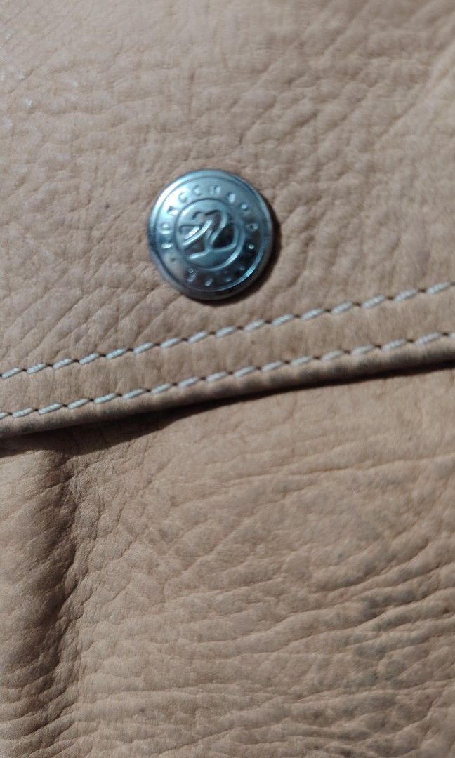 Longchamp pliage leather hobo bag (Category: Shoulder Bags) located in Quezon City. Submitted by thriftmo19 (Listing ID 1470588888, Image 2). Description: Very good condition Need leather clean only Still clean inside 2500 only.