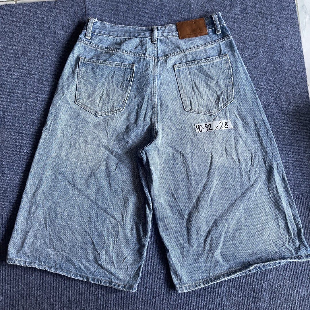 Longjorts size 28 (Category: Shorts) located in Butuan. Submitted by cgsayas20083001 (Listing ID 1470607711, Image 1). Description: .