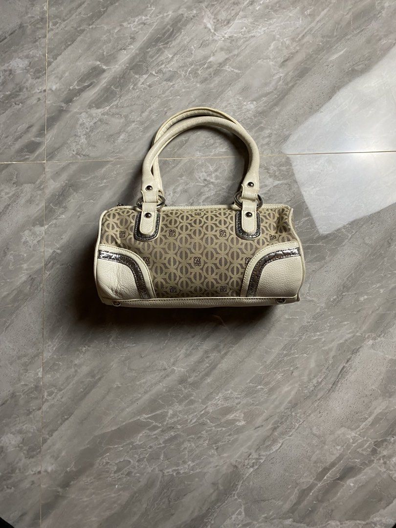 Louie Quatorze Duffle HandBag (Category: Purses & Pouches) located in Cebu City. Submitted by maicoh230 (Listing ID 1470706760, Image 1). Description: Good Condition No Issue Pre-owned not Thrifted .