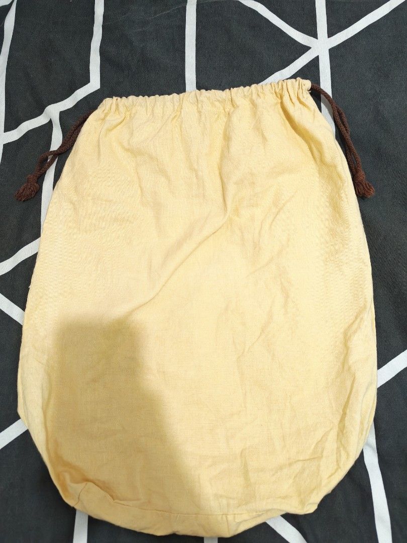 LOUIS VUITTON BAG (Category: Luxury Bags & Wallets) located in Pili. Submitted by janrypalmerodelima (Listing ID 1470685896, Image 2). Description: LOUIS VUITTON EXCELLENT CONDITION 9.5/10 COLOR RATE ISSUE: SEE LAST PHOTO.