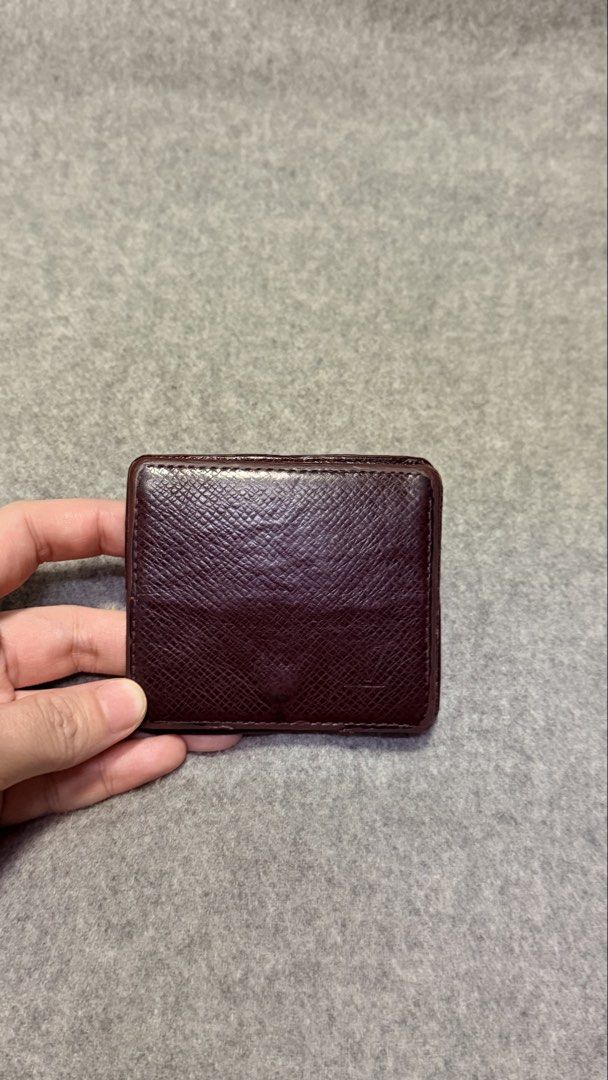 Louis Vuitton Coin Case (Category: Wallets & Card holders) located in Rizal. Submitted by eecezy2thrift (Listing ID 1470623794, Image 2). Description: Pasok pa po ito sa mga di Maarte o Maselan ☺️ * paki check nalang po Upload Photos * As is 📌 𝗜𝗠𝗣𝗢𝗥𝗧𝗔𝗡𝗧 𝗡𝗢𝗧𝗘 ☟︎. 🚨◎ 𝗗𝗜𝗦𝗖𝗟𝗔𝗜𝗠𝗘𝗥: 𝗜 𝗵𝗲𝗿𝗲𝗯𝘆 𝗱𝗲𝗰𝗹𝗮𝗿𝗲 𝘁𝗵𝗮𝘁 𝗶 𝗱𝗼 𝗻𝗼𝘁 𝗼𝘄𝗻 𝘁𝗵𝗲 𝗿𝗶𝗴𝗵𝘁𝘀 𝗼𝗳 𝗮𝗻𝘆 𝗼𝗳 𝘁𝗵𝗲 𝗯𝗿𝗮𝗻𝗱𝘀 𝗹𝗶𝘀𝘁𝗲𝗱. 𝗡𝗼 𝗖𝗼𝗽𝘆�