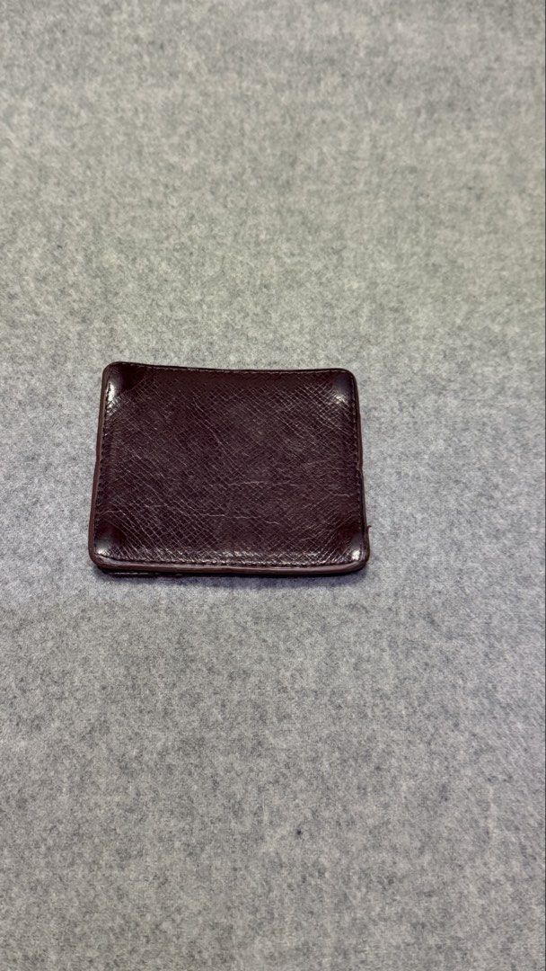Louis Vuitton Coin Case (Category: Wallets & Card holders) located in Rizal. Submitted by eecezy2thrift (Listing ID 1470623794, Image 3). Description: Pasok pa po ito sa mga di Maarte o Maselan ☺️ * paki check nalang po Upload Photos * As is 📌 𝗜𝗠𝗣𝗢𝗥𝗧𝗔𝗡𝗧 𝗡𝗢𝗧𝗘 ☟︎. 🚨◎ 𝗗𝗜𝗦𝗖𝗟𝗔𝗜𝗠𝗘𝗥: 𝗜 𝗵𝗲𝗿𝗲𝗯𝘆 𝗱𝗲𝗰𝗹𝗮𝗿𝗲 𝘁𝗵𝗮𝘁 𝗶 𝗱𝗼 𝗻𝗼𝘁 𝗼𝘄𝗻 𝘁𝗵𝗲 𝗿𝗶𝗴𝗵𝘁𝘀 𝗼𝗳 𝗮𝗻𝘆 𝗼𝗳 𝘁𝗵𝗲 𝗯𝗿𝗮𝗻𝗱𝘀 𝗹𝗶𝘀𝘁𝗲𝗱. 𝗡𝗼 𝗖𝗼𝗽𝘆�