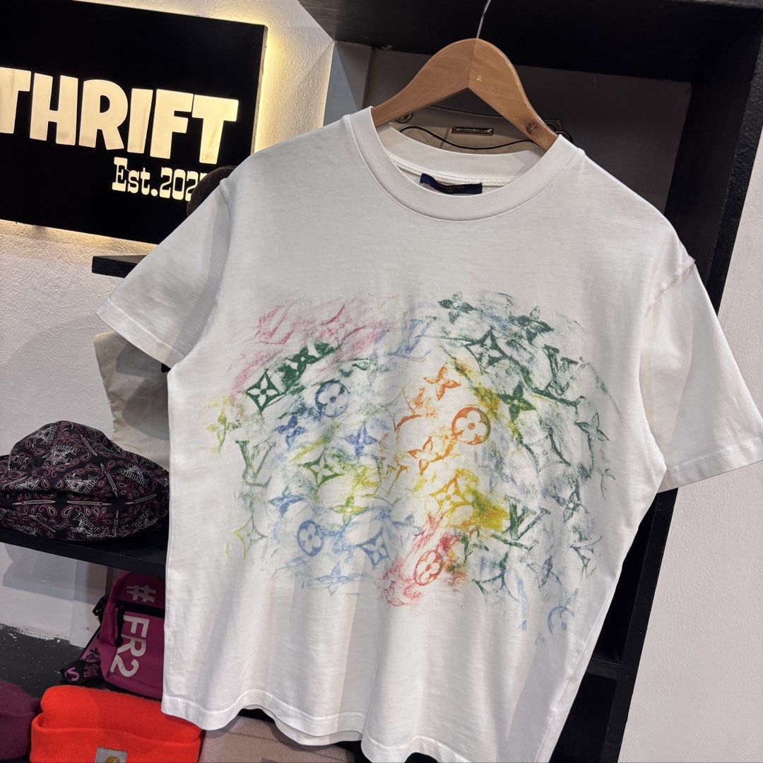 Louis vuitton Crayon (Category: Luxury Apparel) located in Rizal. Submitted by doyskie.star (Listing ID 1470582748, Image 2). Description: LOUIS VUITTON CRAYON GRAFFITI 21.5 x 25 COMPLETE TAGS GOOD CONDITION.