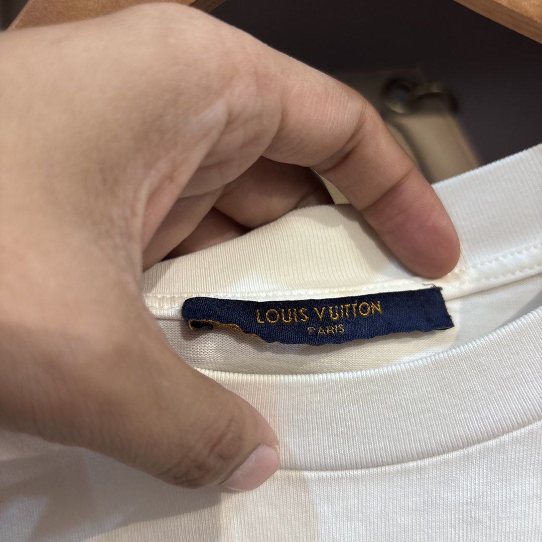 Louis vuitton Crayon (Category: Luxury Apparel) located in Rizal. Submitted by doyskie.star (Listing ID 1470582748, Image 3). Description: LOUIS VUITTON CRAYON GRAFFITI 21.5 x 25 COMPLETE TAGS GOOD CONDITION.