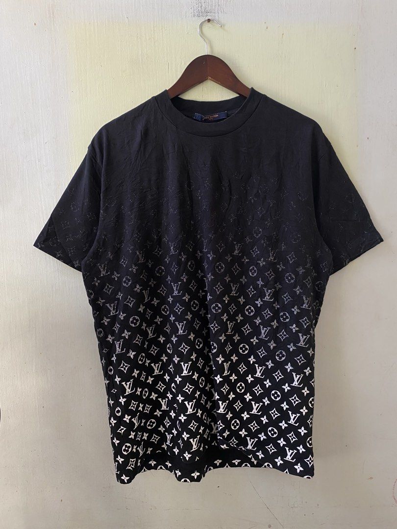 Louis Vuitton Monogram Gradient Black T-Shirt (Category: Tshirts & Polo Shirts ) located in Pandi. Submitted by nasya_thrift_collection2023 (Listing ID 1470575488, Image 1). Description: - Brand: Louis Vuitton - Item: Cotton Tee - Color/Pattern: Black with white gradient monogram fading at the bottom - Size: M - Origin: Made in Italy - Details: Classic crew neck, short sleeves, interior care tags intact.